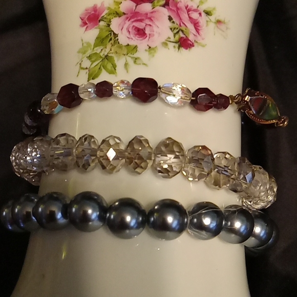 Vintage Bundle of Beautiful bracelets - Picture 6 of 7